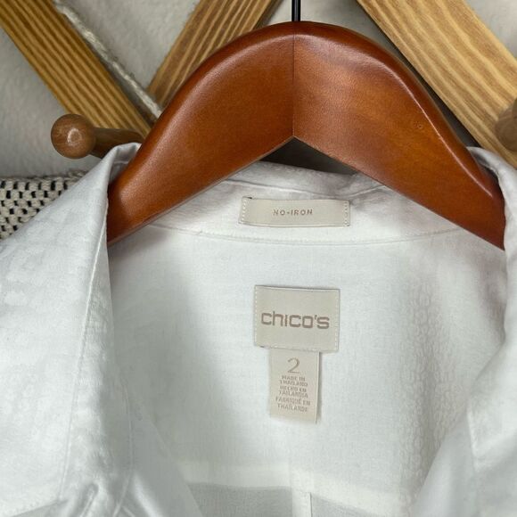 Chico’s white Animal Print embossed button front shirt size 2 - Picture 2 of 5